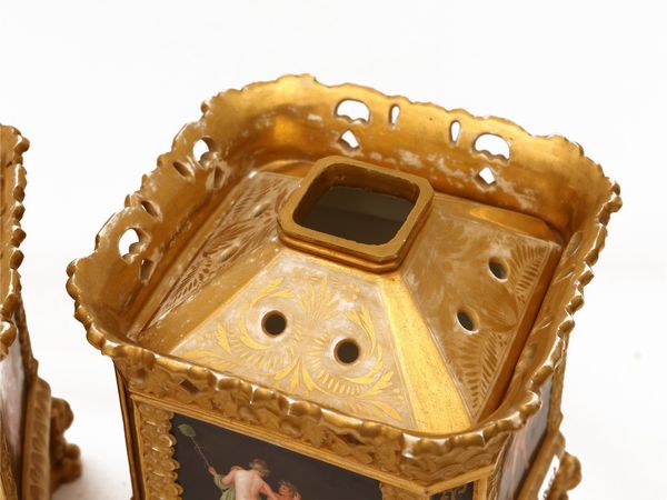 Coppia di fioriere o porta essenze in porcellana, Jacob Petit  - Asta Una casa fiorentina. Tra tradizione e modernit Le collezioni, i dipinti, gli arredi - III  - Associazione Nazionale - Case d'Asta italiane