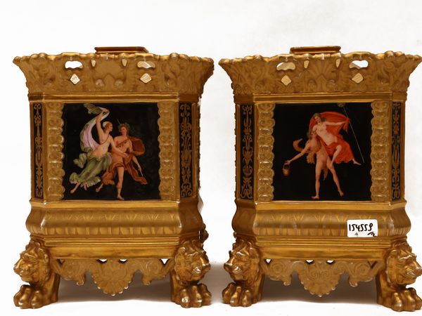 Coppia di fioriere o porta essenze in porcellana, Jacob Petit  - Asta Una casa fiorentina. Tra tradizione e modernit Le collezioni, i dipinti, gli arredi - III  - Associazione Nazionale - Case d'Asta italiane