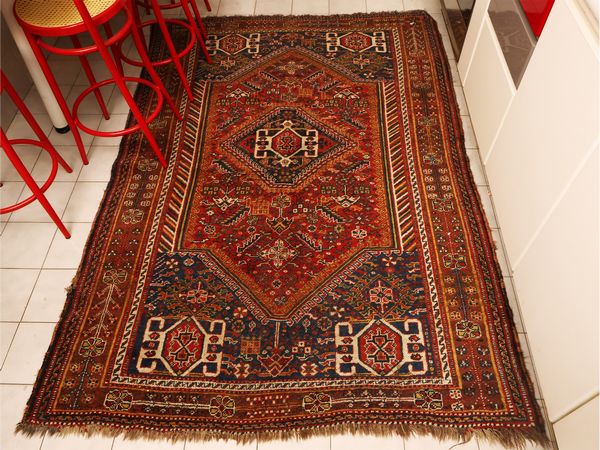 Tappeto caucasico di vecchia manifattura  - Asta Una casa fiorentina. Tra tradizione e modernit Le collezioni, i dipinti, gli arredi - III  - Associazione Nazionale - Case d'Asta italiane