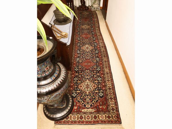 Tappeto galleria persiano  - Asta Una casa fiorentina. Tra tradizione e modernit Le collezioni, i dipinti, gli arredi - III  - Associazione Nazionale - Case d'Asta italiane