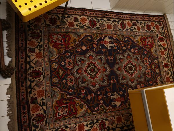 Tappeto persiano  - Asta Una casa fiorentina. Tra tradizione e modernit Le collezioni, i dipinti, gli arredi - III  - Associazione Nazionale - Case d'Asta italiane