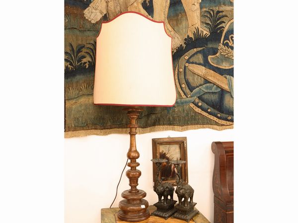 Grande torciera in noce tornito  - Asta Una casa fiorentina. Tra tradizione e modernit Le collezioni, i dipinti, gli arredi - III  - Associazione Nazionale - Case d'Asta italiane