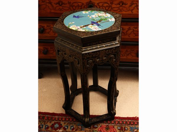 Coppia di gueridon in legno ebanizzato  - Asta Una casa fiorentina. Tra tradizione e modernit Le collezioni, i dipinti, gli arredi - III  - Associazione Nazionale - Case d'Asta italiane