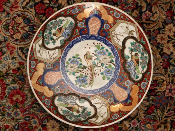 Piatto da parata in porcellana Imari  - Asta Una casa fiorentina. Tra tradizione e modernit Le collezioni, i dipinti, gli arredi - III  - Associazione Nazionale - Case d'Asta italiane