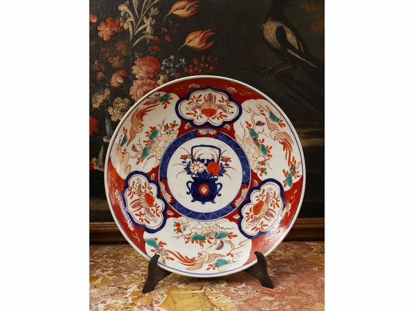 Piatto da parata in porcellana Imari  - Asta Una casa fiorentina. Tra tradizione e modernit Le collezioni, i dipinti, gli arredi - III  - Associazione Nazionale - Case d'Asta italiane