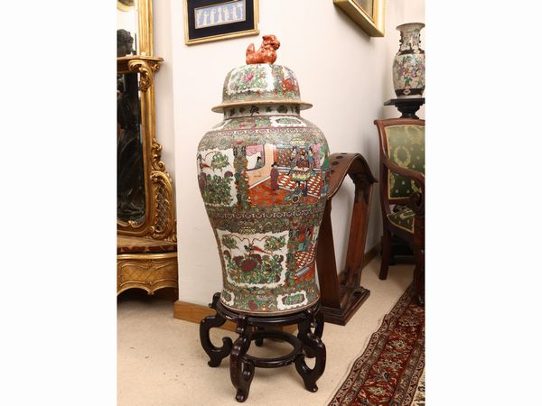 Grande vaso a potiche in porcellana  - Asta Una casa fiorentina. Tra tradizione e modernit Le collezioni, i dipinti, gli arredi - III  - Associazione Nazionale - Case d'Asta italiane