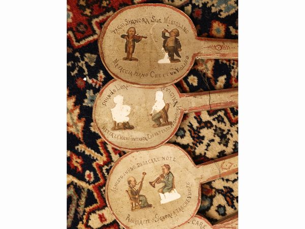 Cinque mestoli decorativi in legno laccato  - Asta Una casa fiorentina. Tra tradizione e modernit Le collezioni, i dipinti, gli arredi - III  - Associazione Nazionale - Case d'Asta italiane