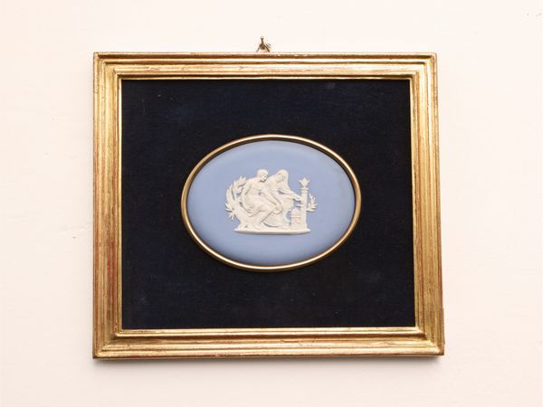 Serie di cinque placche in biscuit azzurro, Wedgwood  - Asta Una casa fiorentina. Tra tradizione e modernit Le collezioni, i dipinti, gli arredi - III  - Associazione Nazionale - Case d'Asta italiane