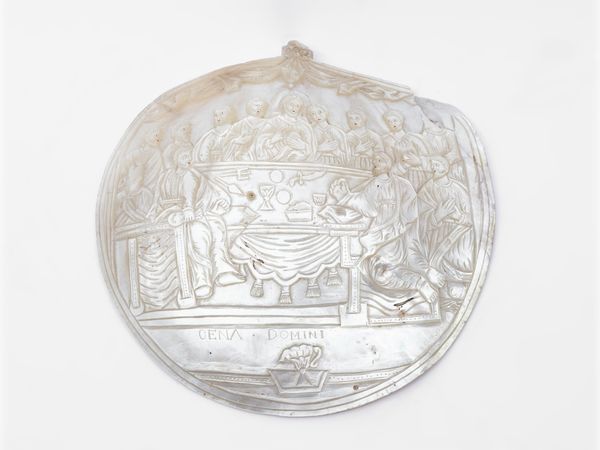 Conchiglia da pellegrino in madreperla  - Asta Una casa fiorentina. Tra tradizione e modernit Le collezioni, i dipinti, gli arredi - III  - Associazione Nazionale - Case d'Asta italiane