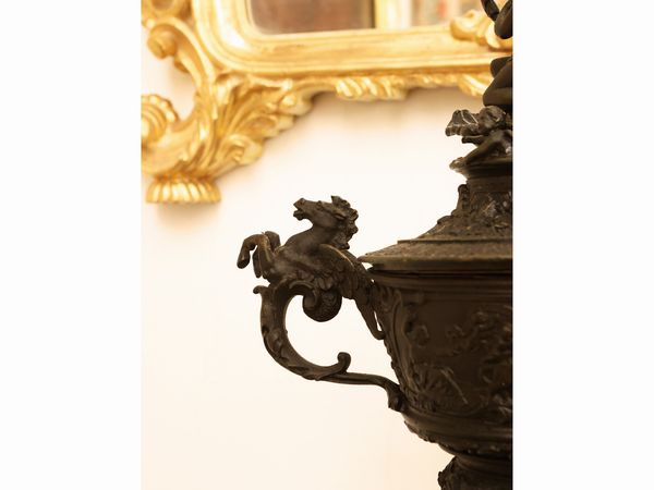 Grande coppa allegorica in metallo  - Asta Una casa fiorentina. Tra tradizione e modernit Le collezioni, i dipinti, gli arredi - III  - Associazione Nazionale - Case d'Asta italiane