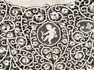 Importante tovaglia in merletto veneziano color ecr  - Asta Una casa fiorentina. Tra tradizione e modernit Le collezioni, i dipinti, gli arredi - III  - Associazione Nazionale - Case d'Asta italiane