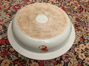 Grande bacile in porcellana con deocro a smalti policromi  - Asta Una casa fiorentina. Tra tradizione e modernit Le collezioni, i dipinti, gli arredi - III  - Associazione Nazionale - Case d'Asta italiane