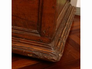 Cassapanca in noce  - Asta Una casa fiorentina. Tra tradizione e modernit Le collezioni, i dipinti, gli arredi - III  - Associazione Nazionale - Case d'Asta italiane