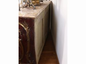 Grande cassettone in quercia scurita e bronzi dorati  - Asta Una casa fiorentina. Tra tradizione e modernit Le collezioni, i dipinti, gli arredi - III  - Associazione Nazionale - Case d'Asta italiane