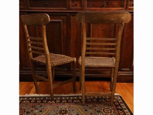 Coppia di sedie laccate e decorate ad Arte povera  - Asta Una casa fiorentina. Tra tradizione e modernit Le collezioni, i dipinti, gli arredi - III  - Associazione Nazionale - Case d'Asta italiane