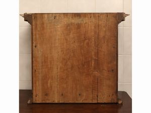 Piccolo stipo monetiere in noce  - Asta Una casa fiorentina. Tra tradizione e modernit Le collezioni, i dipinti, gli arredi - III  - Associazione Nazionale - Case d'Asta italiane