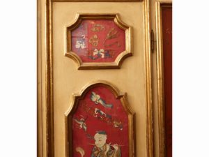 Armadio in legno laccato color crema e magenta  - Asta Una casa fiorentina. Tra tradizione e modernit Le collezioni, i dipinti, gli arredi - III  - Associazione Nazionale - Case d'Asta italiane