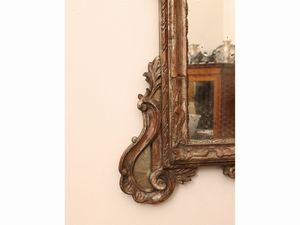 Specchiera con cornice in legno intagliato e dorato a mecca  - Asta Una casa fiorentina. Tra tradizione e modernit Le collezioni, i dipinti, gli arredi - III  - Associazione Nazionale - Case d'Asta italiane