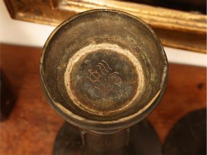 Coppia di vasi Gu in bronzo  - Asta Una casa fiorentina. Tra tradizione e modernit Le collezioni, i dipinti, gli arredi - III  - Associazione Nazionale - Case d'Asta italiane