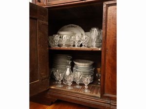 Credenza in noce  - Asta Una casa fiorentina. Tra tradizione e modernit Le collezioni, i dipinti, gli arredi - III  - Associazione Nazionale - Case d'Asta italiane