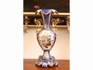 Vaso in porcellana  - Asta Una casa fiorentina. Tra tradizione e modernit Le collezioni, i dipinti, gli arredi - III  - Associazione Nazionale - Case d'Asta italiane