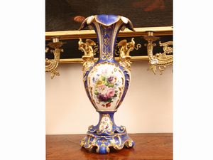 Vaso in porcellana  - Asta Una casa fiorentina. Tra tradizione e modernit Le collezioni, i dipinti, gli arredi - III  - Associazione Nazionale - Case d'Asta italiane