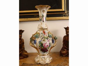 Coppia di vasi in porcellana  - Asta Una casa fiorentina. Tra tradizione e modernit Le collezioni, i dipinti, gli arredi - III  - Associazione Nazionale - Case d'Asta italiane