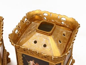 Coppia di fioriere o porta essenze in porcellana, Jacob Petit  - Asta Una casa fiorentina. Tra tradizione e modernit Le collezioni, i dipinti, gli arredi - III  - Associazione Nazionale - Case d'Asta italiane