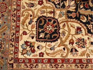 Tappeto persiano  - Asta Una casa fiorentina. Tra tradizione e modernit Le collezioni, i dipinti, gli arredi - III  - Associazione Nazionale - Case d'Asta italiane