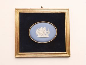 Serie di cinque placche in biscuit azzurro, Wedgwood  - Asta Una casa fiorentina. Tra tradizione e modernit Le collezioni, i dipinti, gli arredi - III  - Associazione Nazionale - Case d'Asta italiane
