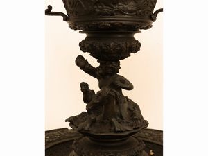 Grande coppa allegorica in metallo  - Asta Una casa fiorentina. Tra tradizione e modernit Le collezioni, i dipinti, gli arredi - III  - Associazione Nazionale - Case d'Asta italiane