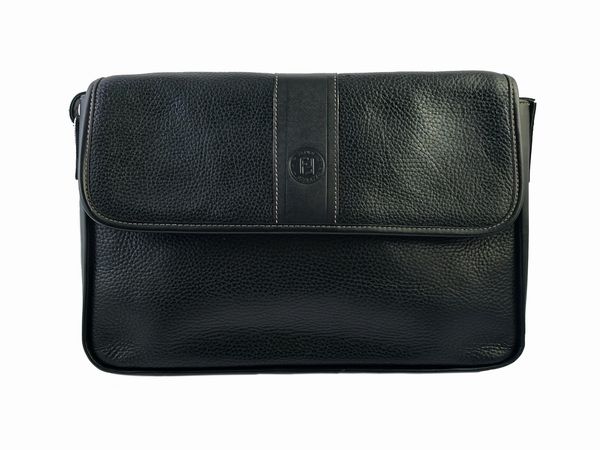 Fendi, Borsa in pelle nera martellata  - Asta Vintagemania - Associazione Nazionale - Case d'Asta italiane