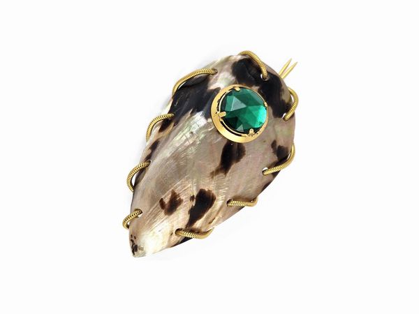 Valetino Couture, Fermaglio in madreperla  - Asta Vintagemania - Associazione Nazionale - Case d'Asta italiane