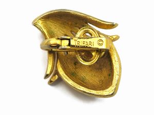 Trifari, Demi parure spilla e orecchini a clip  - Asta Vintagemania - Associazione Nazionale - Case d'Asta italiane