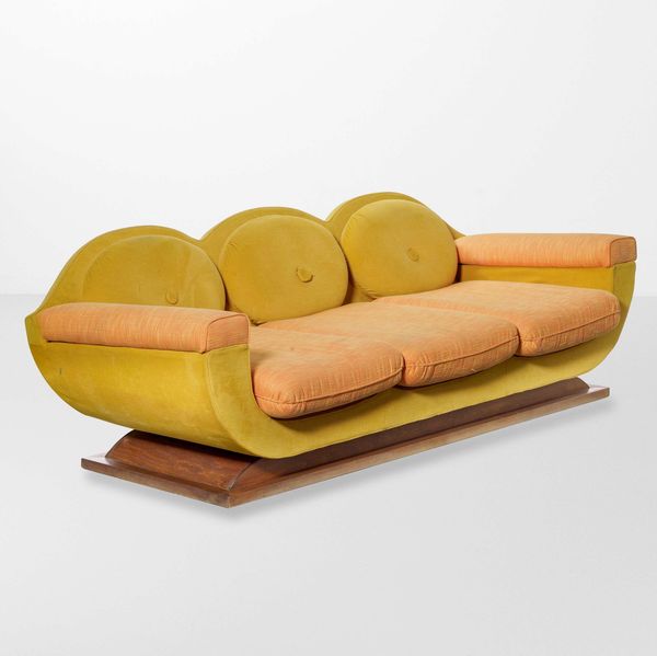 Divano a tre posti.  - Asta Design - Associazione Nazionale - Case d'Asta italiane