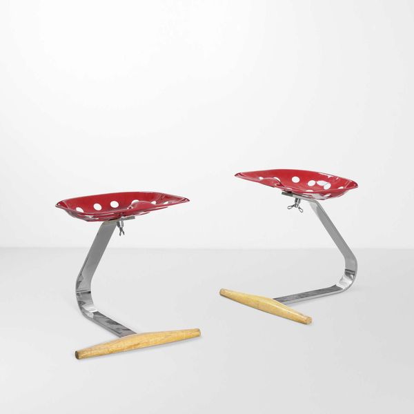 ACHILLE E PIERGIACOMO CASTIGLIONI : Coppia di sgabelli mod. Mezzadro  - Asta Design - Associazione Nazionale - Case d'Asta italiane