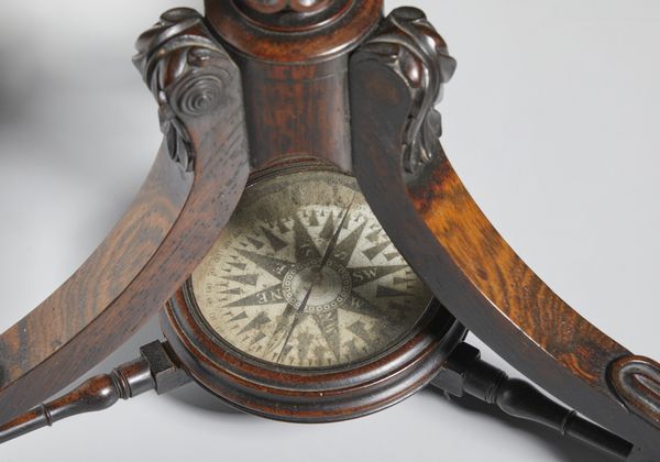 NEWTON & SON'S, LONDRA, 1843 : Coppia di globi terrestre e celeste da tavolo in legno e gesso con gore di carta recanti didascalie e incisioni, supporti tripodi in legno intagliato con gambe unite da traverse e centrate da bussole  - Asta Asta 432 | ARTE ANTICA E DEL XIX SECOLO Tradizionale - Associazione Nazionale - Case d'Asta italiane