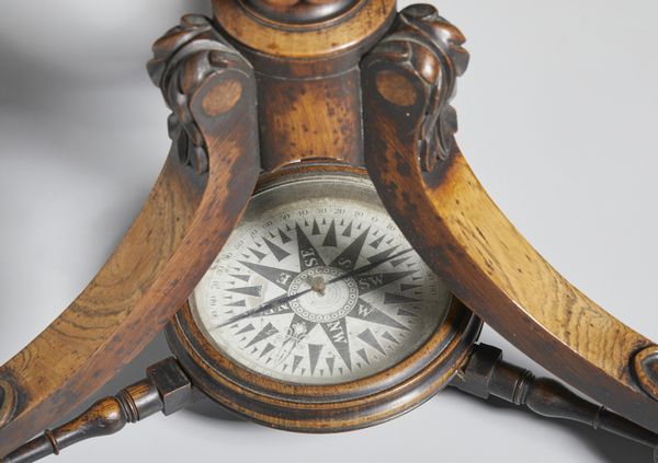 NEWTON & SON'S, LONDRA, 1843 : Coppia di globi terrestre e celeste da tavolo in legno e gesso con gore di carta recanti didascalie e incisioni, supporti tripodi in legno intagliato con gambe unite da traverse e centrate da bussole  - Asta Asta 432 | ARTE ANTICA E DEL XIX SECOLO Tradizionale - Associazione Nazionale - Case d'Asta italiane