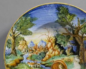 BOTTEGA DI LUDOVICO E ANGELO PICCHI, CASTELDURANTE 1550-1560 CIRCA : Piatto in maiolica dipinta in policromia raffigurante il mito di Piramo e Tisbe  - Asta Asta 432 | ARTE ANTICA E DEL XIX SECOLO Tradizionale - Associazione Nazionale - Case d'Asta italiane