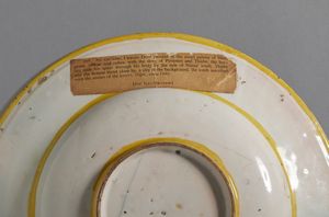 BOTTEGA DI LUDOVICO E ANGELO PICCHI, CASTELDURANTE 1550-1560 CIRCA : Piatto in maiolica dipinta in policromia raffigurante il mito di Piramo e Tisbe  - Asta Asta 432 | ARTE ANTICA E DEL XIX SECOLO Tradizionale - Associazione Nazionale - Case d'Asta italiane