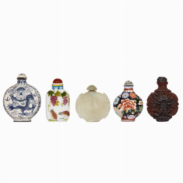 GRUPPO DI CINQUE SNUFF BOTTLE, CINA, SEC. XX  - Asta Arte Orientale - Associazione Nazionale - Case d'Asta italiane