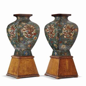 COPPIA DI VASI, GIAPPONE, PERIODO MEIJI, SEC. XIX  - Asta Arte Orientale - Associazione Nazionale - Case d'Asta italiane