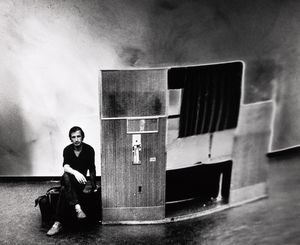 Franco Vaccari - Esposizione in tempo reale n4: Lascia su queste pareti una traccia fotografica del tuo passaggio<BR>XXXVI Biennale di Venezia, 1 dal volume Esposizioni in tempo reale, 1972 Io + Photomatic