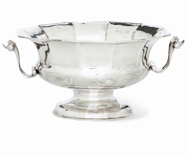 Coppa biansata. San Pietroburgo 1858. Marchi del saggiatore A N e dell'argentiere M P (non identificati)  - Asta Argenti da Collezione | Antichi - Associazione Nazionale - Case d'Asta italiane