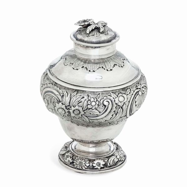 Scatola porta tè. Londra 1749. Marchio dell'argentiere parziale di difficile interpretazione  - Asta Argenti da Collezione | Antichi - Associazione Nazionale - Case d'Asta italiane