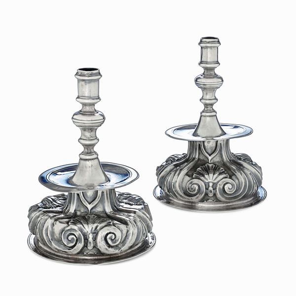 Rara coppia di candelieri. Genova, marchio della Torretta per l'anno (1)732  - Asta Argenti da Collezione | Antichi - Associazione Nazionale - Case d'Asta italiane