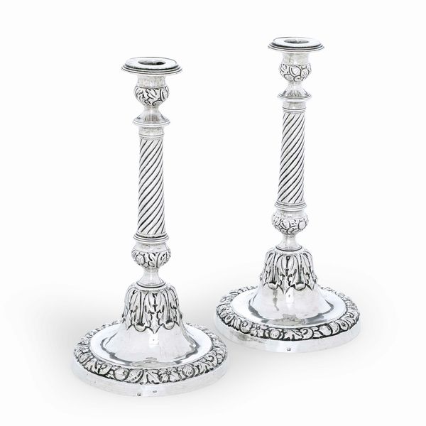 Coppia di candelieri. Napoli, XIX secolo. Marchio dell'argentiere N.P. (non identificato)  - Asta Argenti da Collezione | Antichi - Associazione Nazionale - Case d'Asta italiane