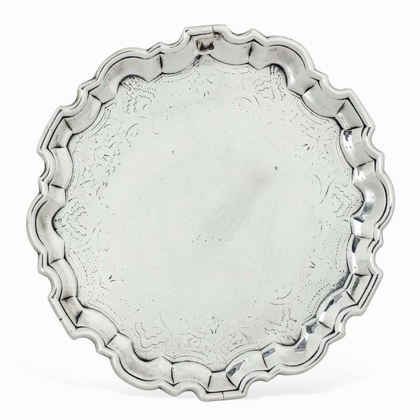 Salver. Londra 1732. Marchio dell'argentiere parziale di difficile lettura  - Asta Argenti da Collezione | Antichi - Associazione Nazionale - Case d'Asta italiane