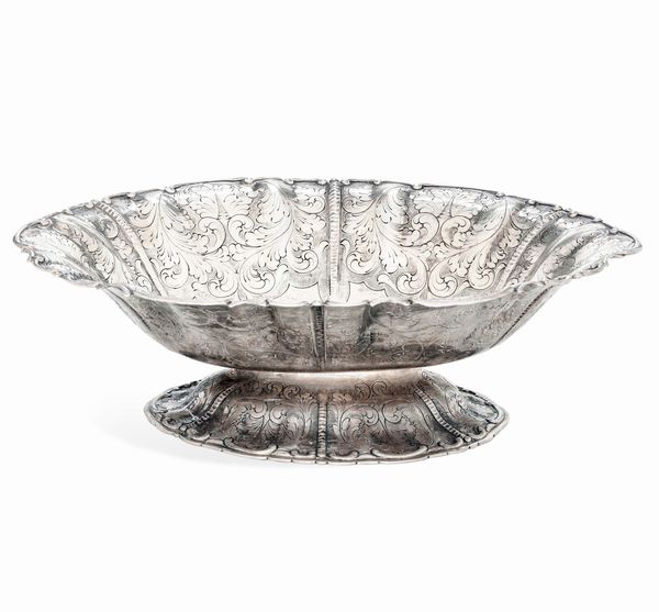 Centrotavola. Argenteria artistica milanese. Marchio con fascio littorio in uso dal 1935 al 1945. Argentiere Mario Poli  - Asta Argenti da Collezione | Antichi - Associazione Nazionale - Case d'Asta italiane