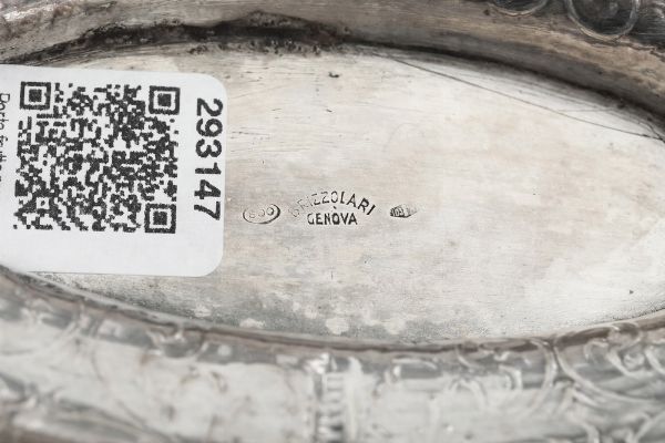 Centrotavola. Argenteria artistica milanese. Marchio con fascio littorio in uso dal 1935 al 1945. Argentiere Mario Poli  - Asta Argenti da Collezione | Antichi - Associazione Nazionale - Case d'Asta italiane